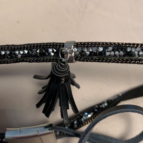 Choker - Picture 4 of 5